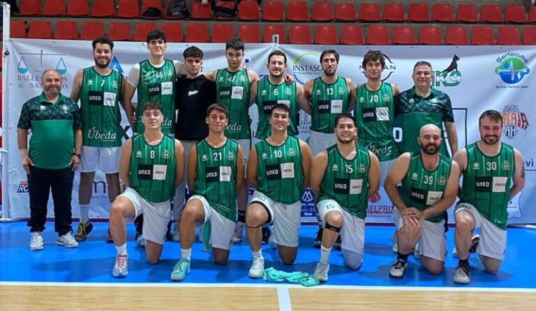 Estreno en casa con una contundente victoria del Úbeda Viva de baloncesto