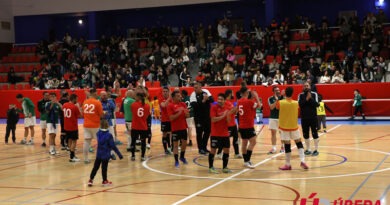 Las gradas de ‘El Viejo’ se llenaron de solidaridad durante el I Partido de Fútbol Sala Benéfico ‘Contra el Cáncer Infantil’